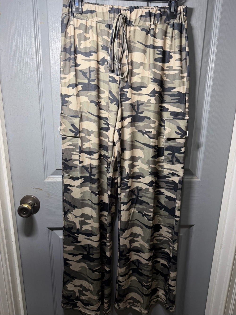 SHEIN Beige & Green Camo Wide-Leg Cargo Pants